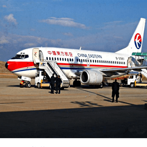 东河机场空运航空快运业稳步发展的原因是什么？